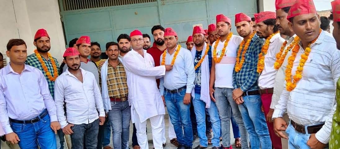 Hathras: People of Jatav community joined SP, District General Secretary got membership