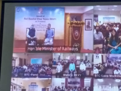 Rail Kaushal Vikas Yojana Railway Minister Ashwini Vaishnav told to trainee Kiran of Banaras I will come to BLW and do welding together