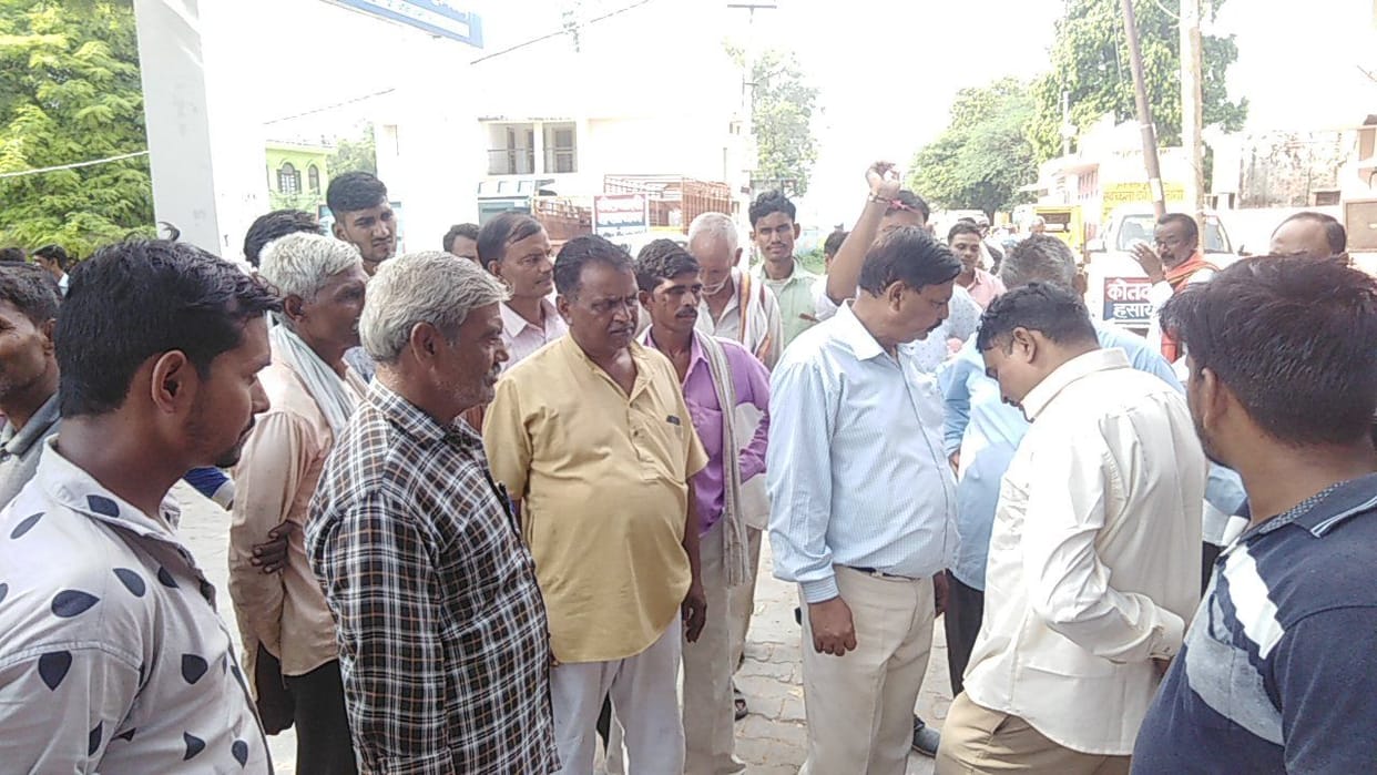Hathras: Indecency with Lekhpal for getting wood caught
