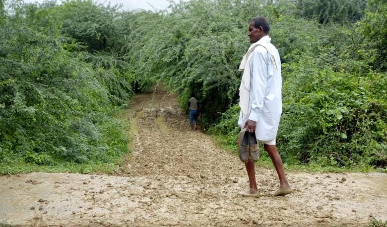 etawah news,More than half a dozen houses collapsed due to rain, water entered shops