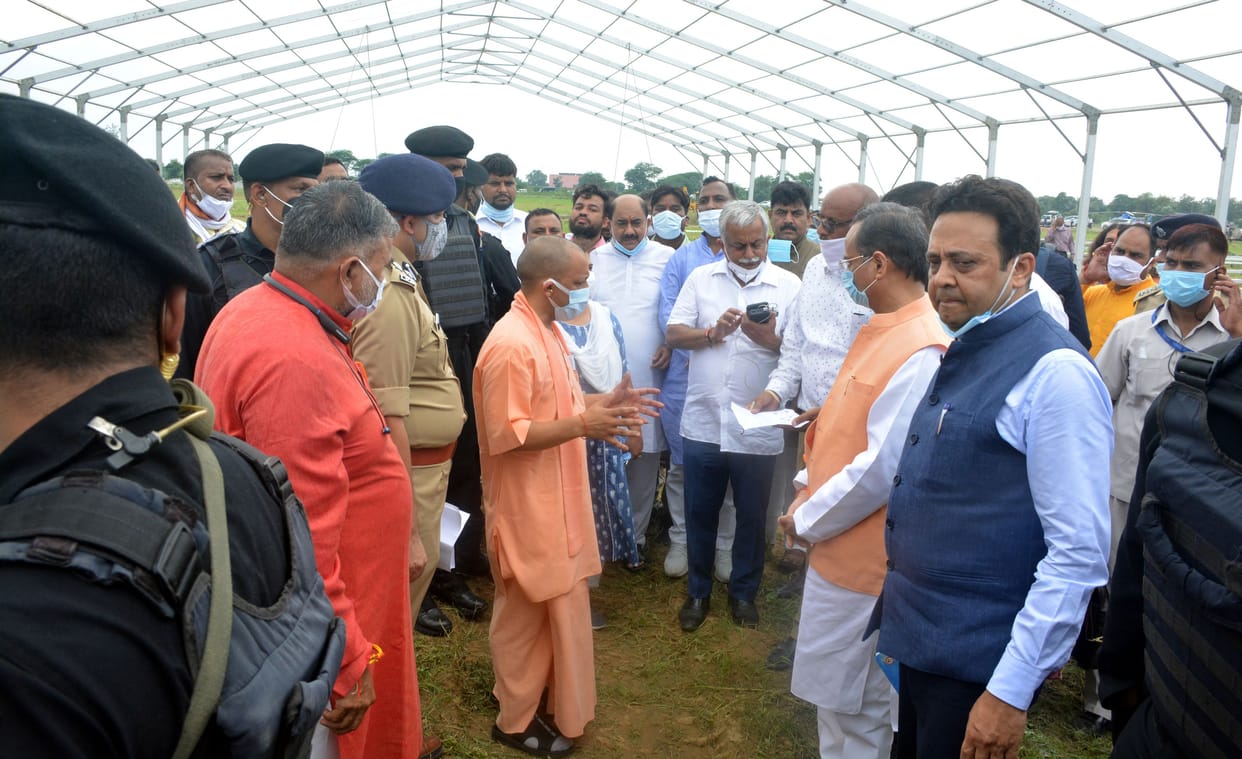Yogi adityanath review preparations of  PM Modi's program