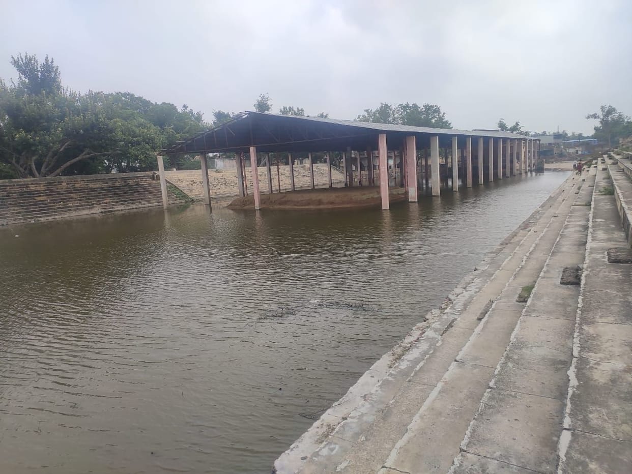 Hathras: Many feet of water filled in the fair pandal, full of illegal occupations
