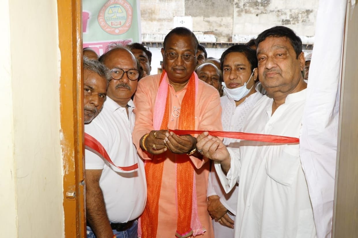 Hathras: Contribution of traders is important in the progress of the country