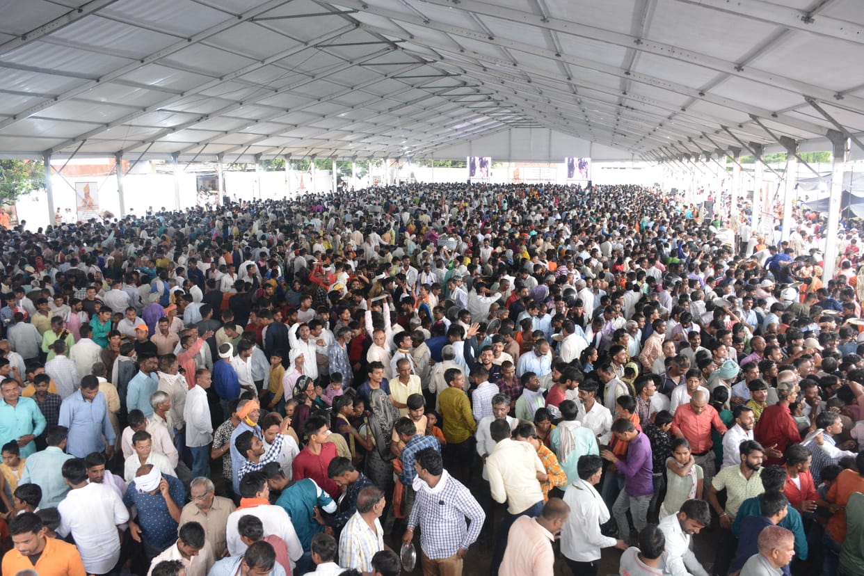 The crowd gathered in triyodashi of Kalyan, eight types dishes in the prasad