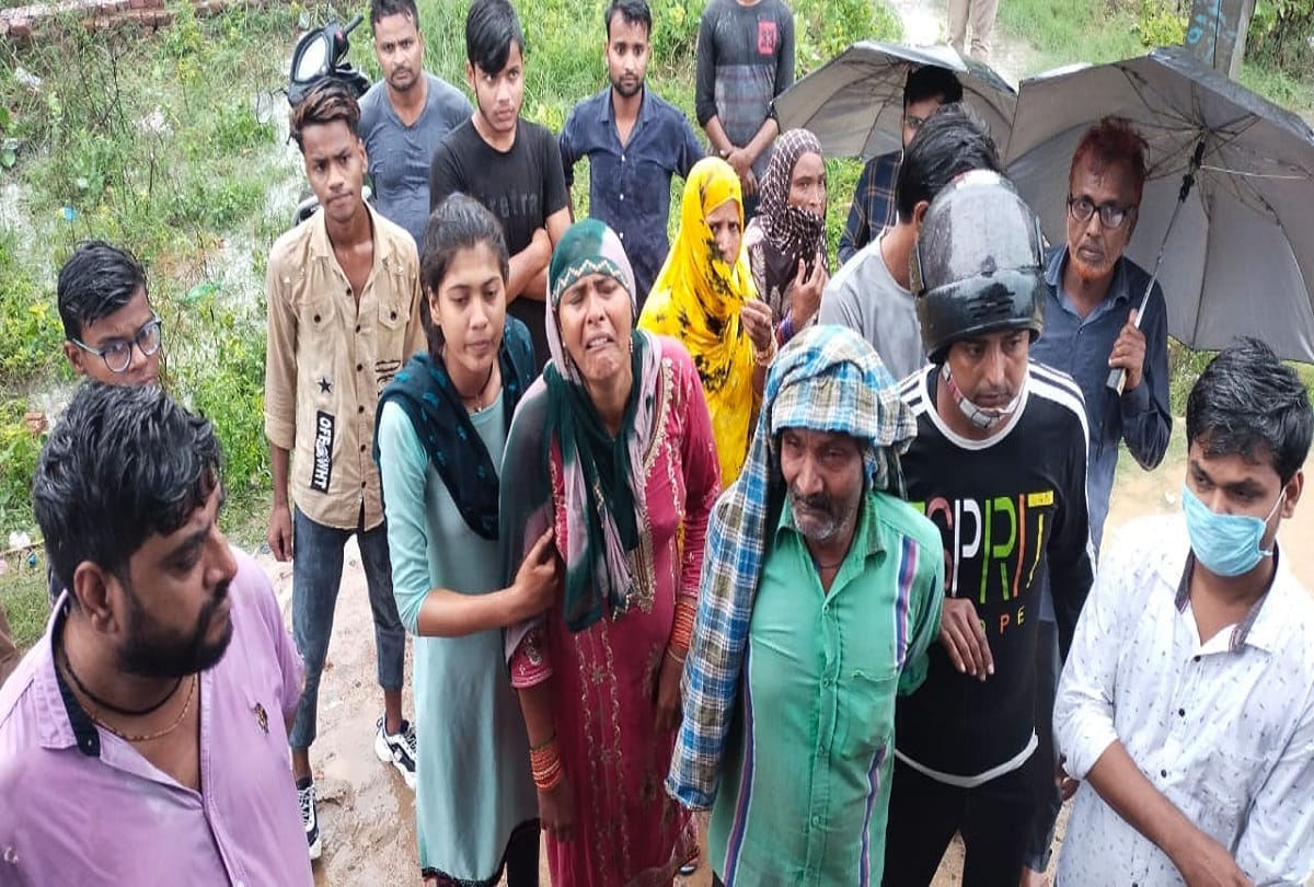 Furniture businessman and son murder in loni ghaziabad Naimul had spoken to his nephew for 40 seconds on his mobile before the incident