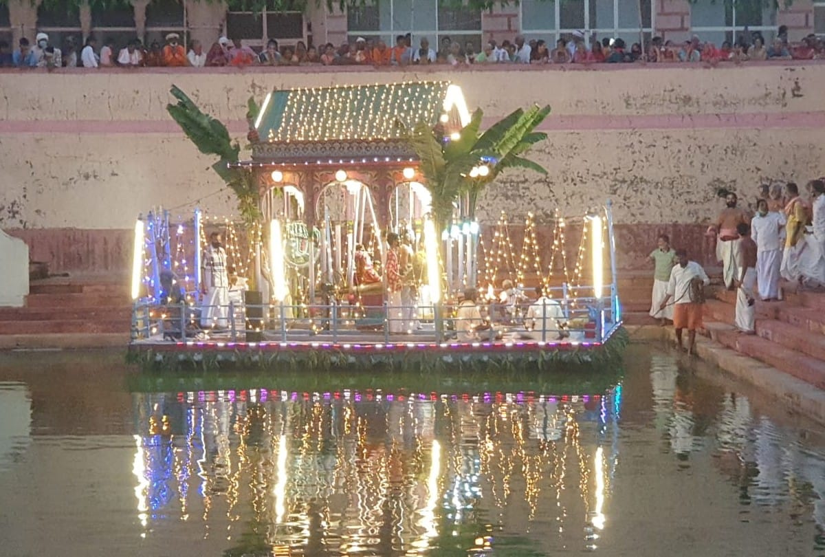 bhagwan ranganath boating in shri rangnath temple vrindavan in mathura