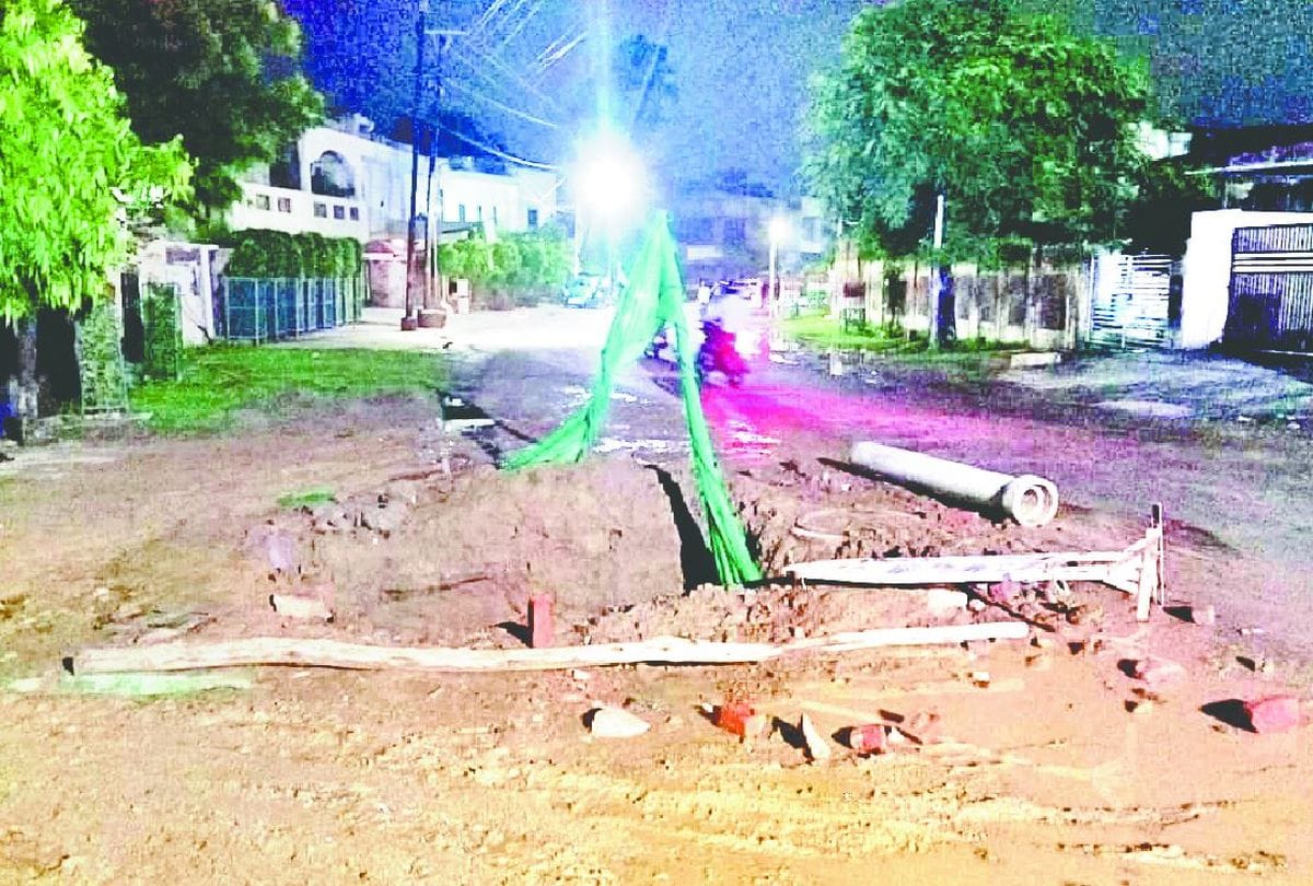 highway wall collapse and water logging on roads due to rain in agra