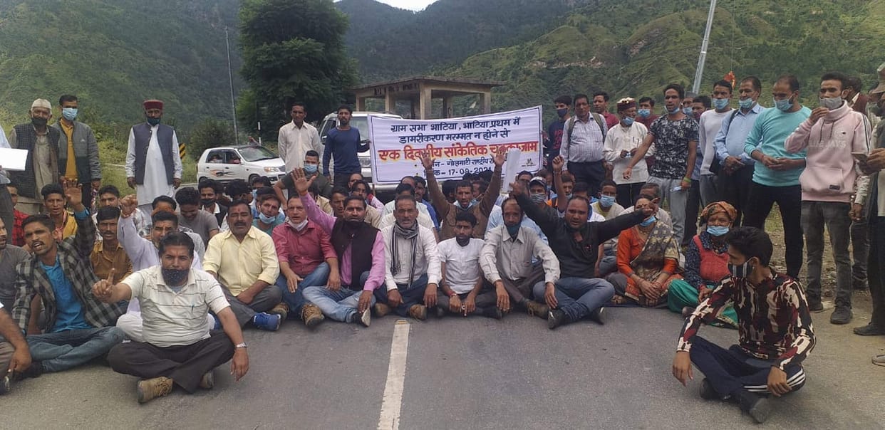 Angry villagers blocked the highway due to bad road