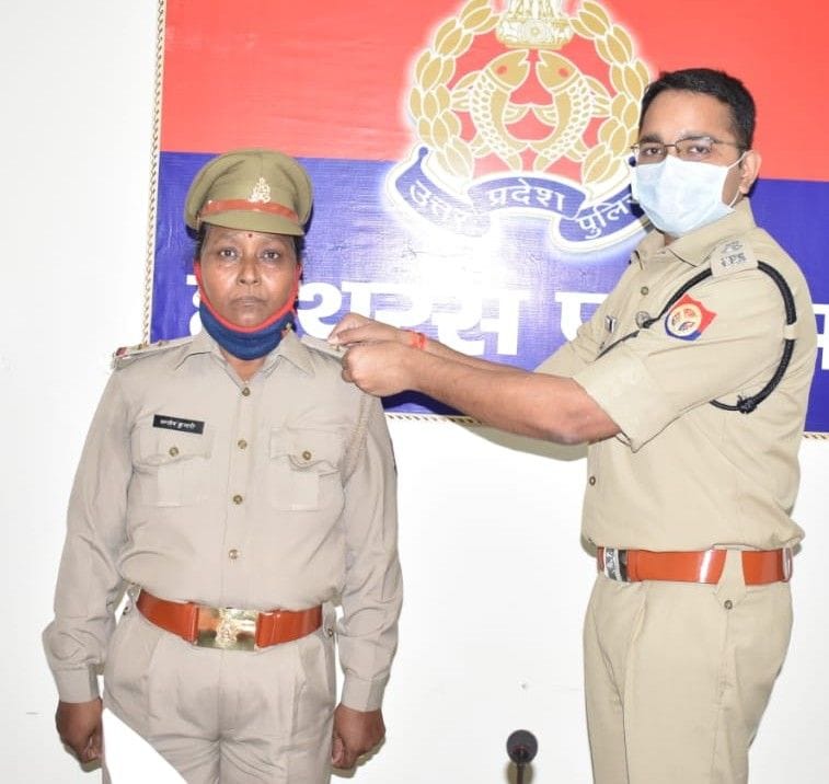 Hathras: 53 police personnel became Inspector, SP put star on his shoulder