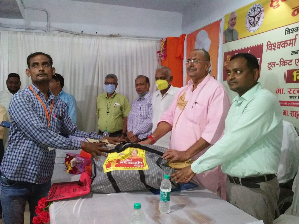 A loan of Rs.1.25 crore distributed among the unemployed on Vishwakarma Jayanti