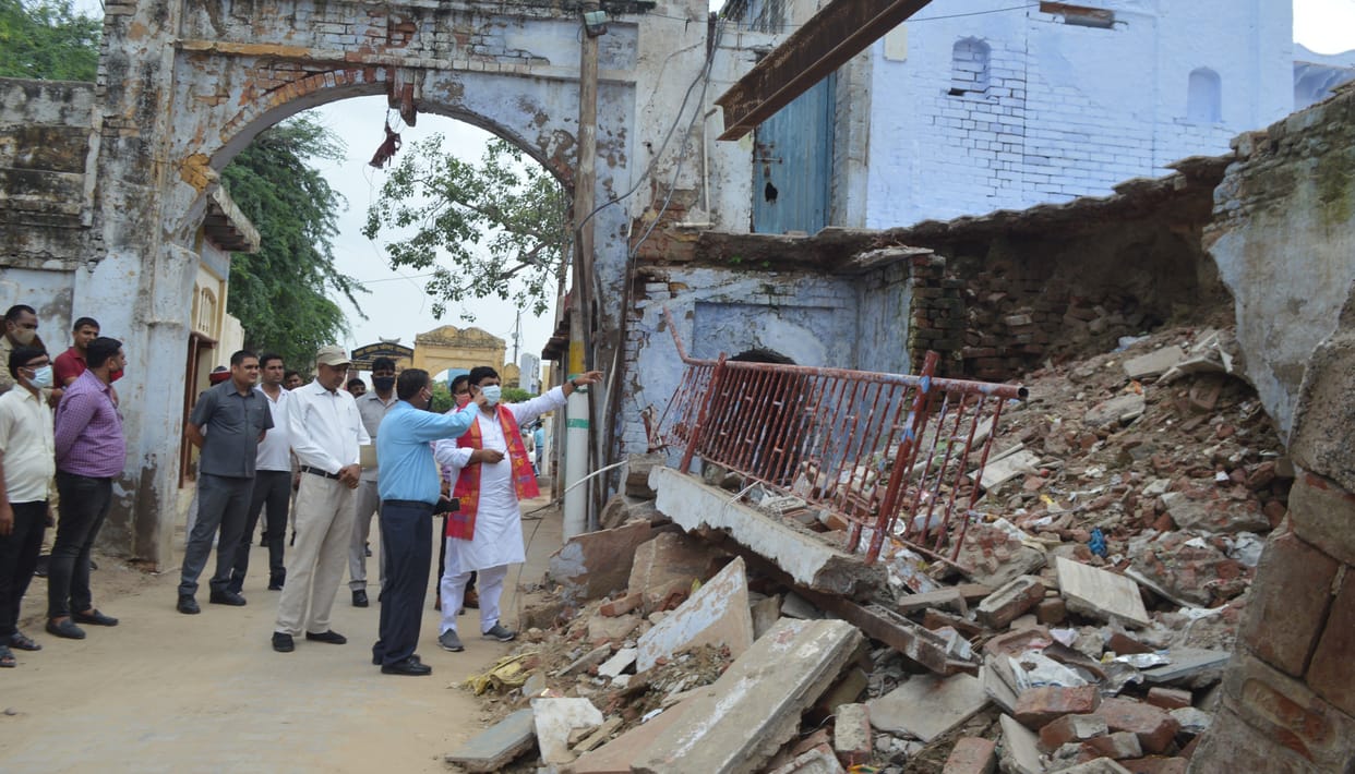Hathras: Instructions for repairing the damaged part of the temple Shridauji Maharaj complex
