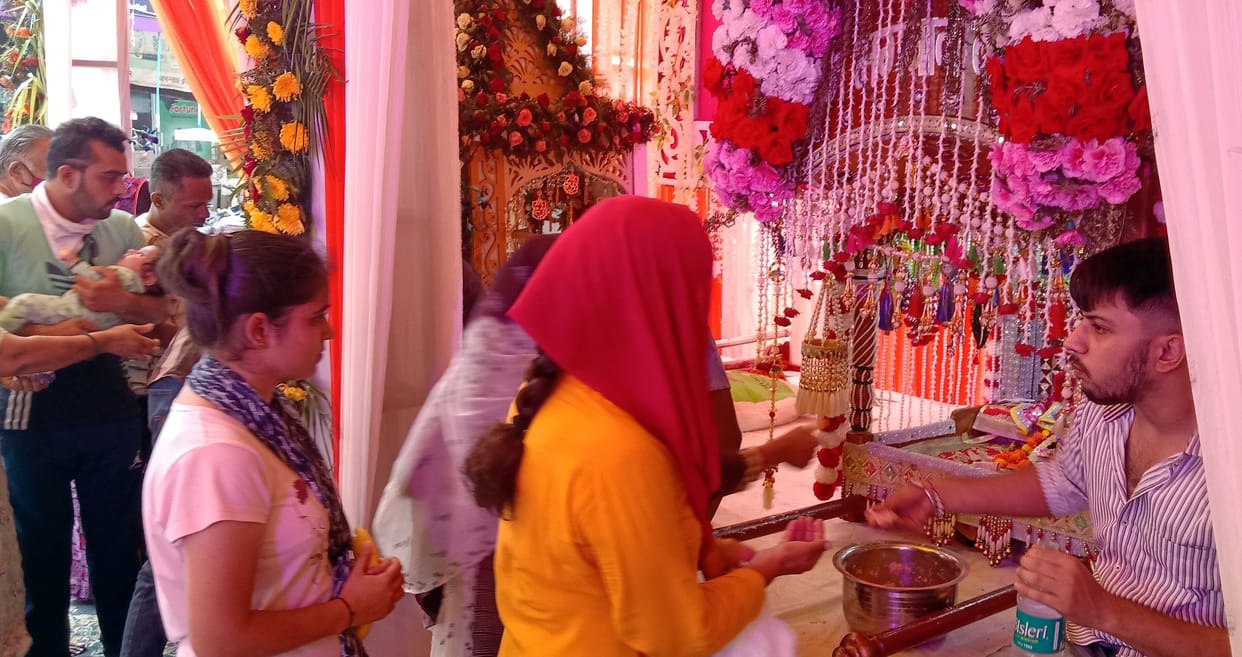 Vamana became Krishna Murari, came to the door of the sacrificial king.. Devotees gathered in Vaman Dwadashi fair