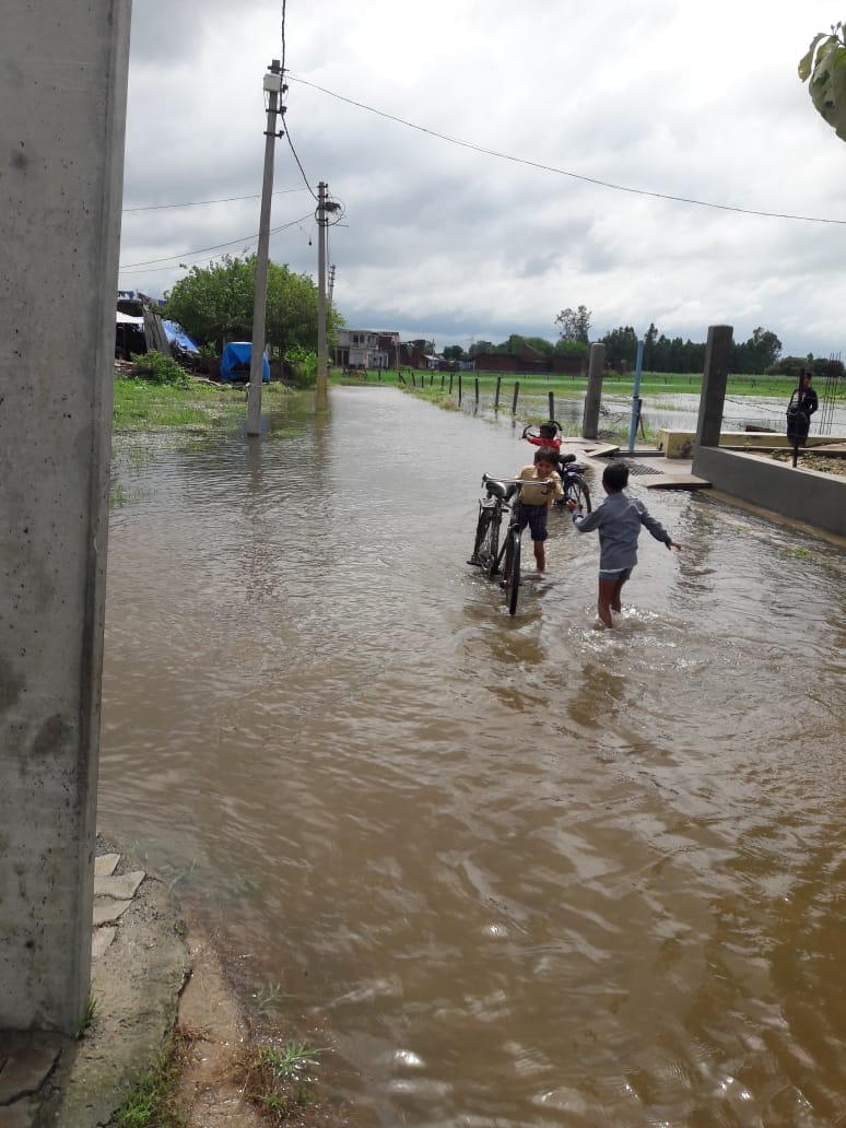 etawah news,Canal water filled in inn