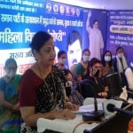 प्रयागराज में प्रबुद्ध महिला सम्मेलन को संबोधित करतीं बसपा नेता सतीशचंद्र मिश्र की पत्नी कल्पना मिश्रा।