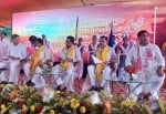 तिसुही स्थित विन्ध्य फार्मेसी कालेज में ध्येय पथ पर भाजपा कार्यक्रम के मंच पर उपस्थित भाजपा के प?