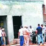 युवक के घर पर तलाशी लेती स्पेशल ऑपरेशन ग्रुप और काउंटर इंटेलिजेंस की टीम।