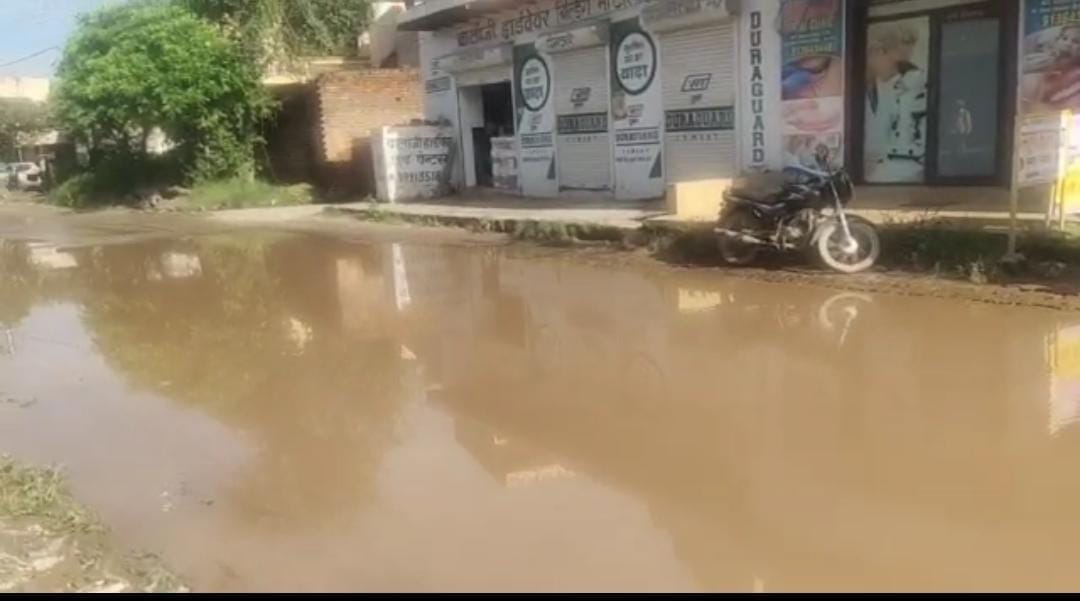 The condition of the road leading to the capital of the country is worse than that of the village