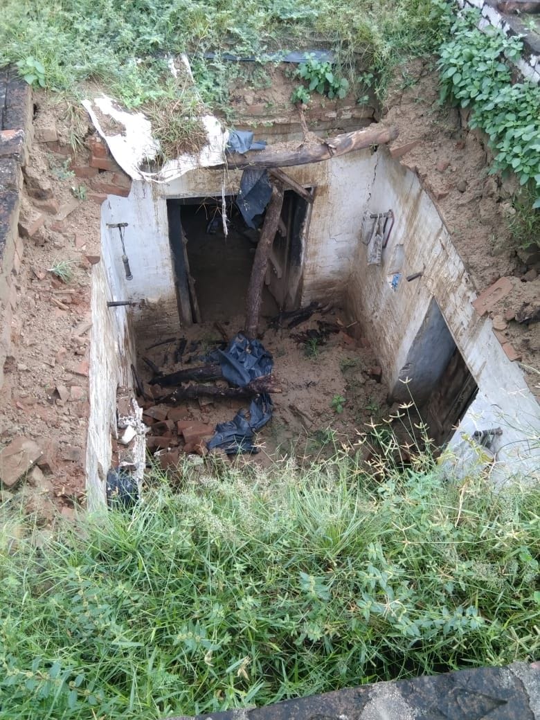 rain demolish house, villagers give relief
