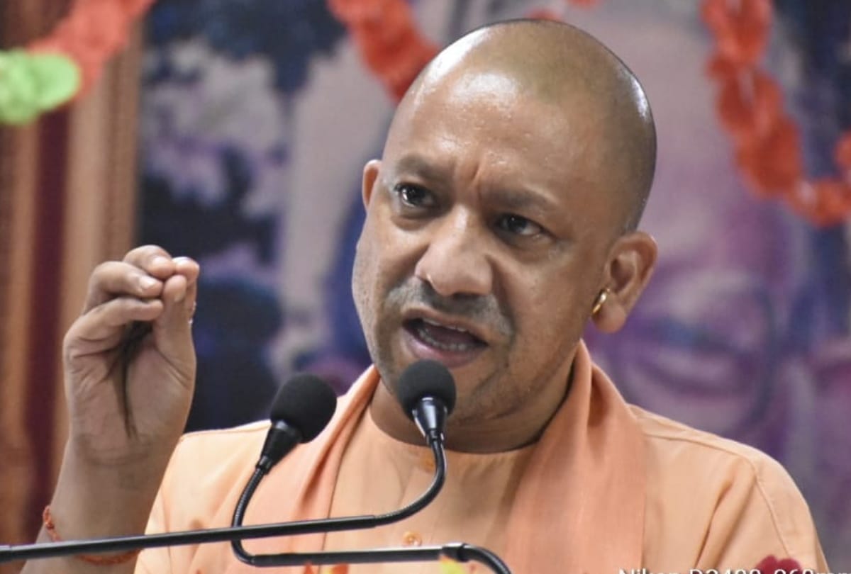 CM Yogi Adityanath attacking opposition party said those politicizing Lakhimpur should show mirror of Taliban