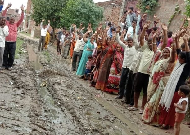 Demonstration of the people of the new population area against the municipal corporation