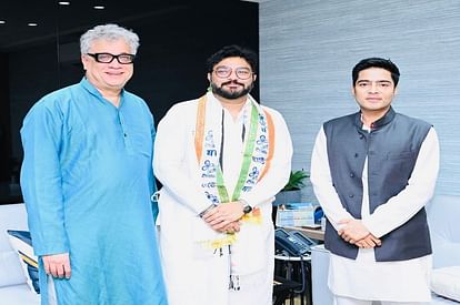 Former Union Minister and ex-BJP MP Babul Supriyo formally joins TMC