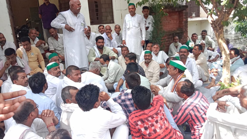 Farmers staged a sit-in on the power house