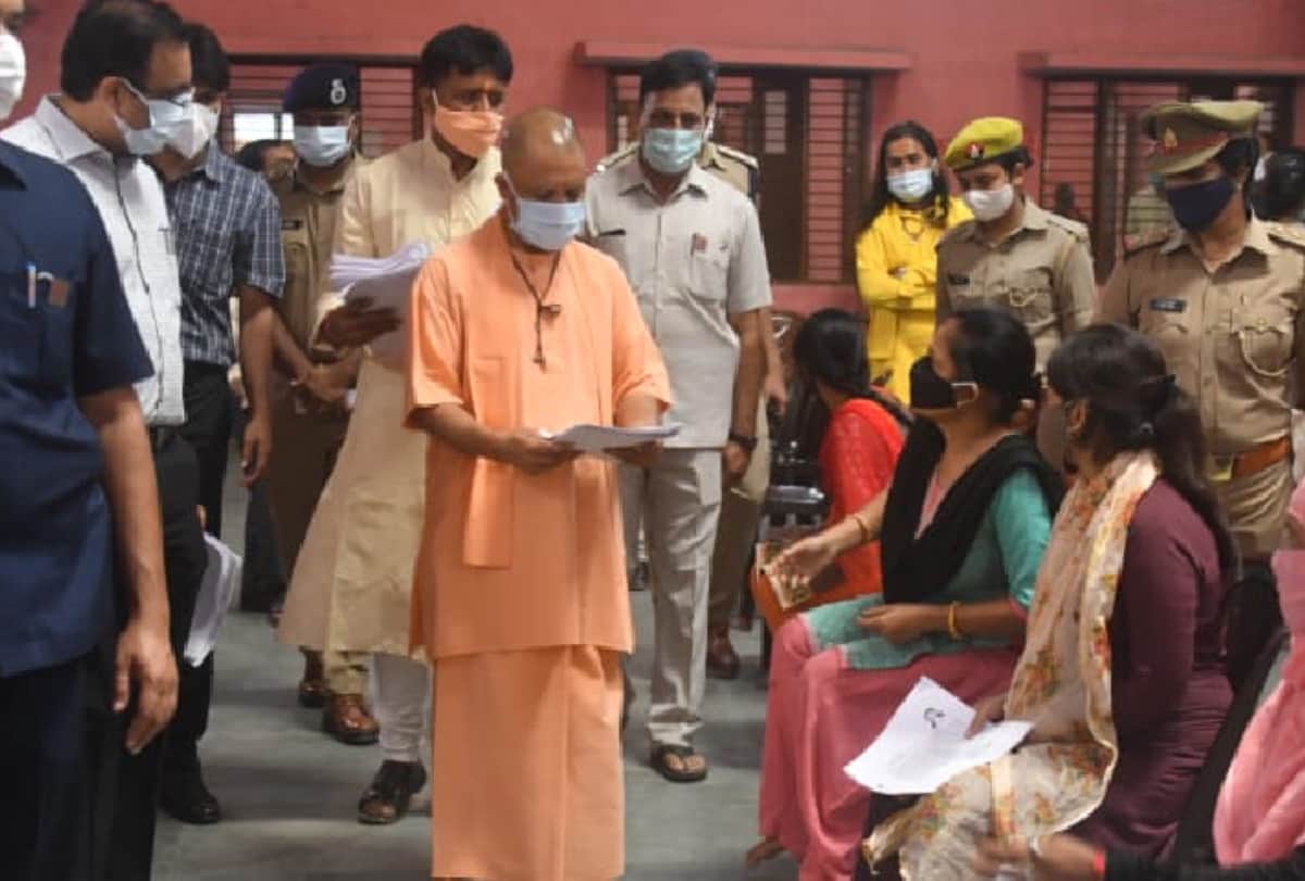 cm yogi Listen janta darbar in gorakhpur