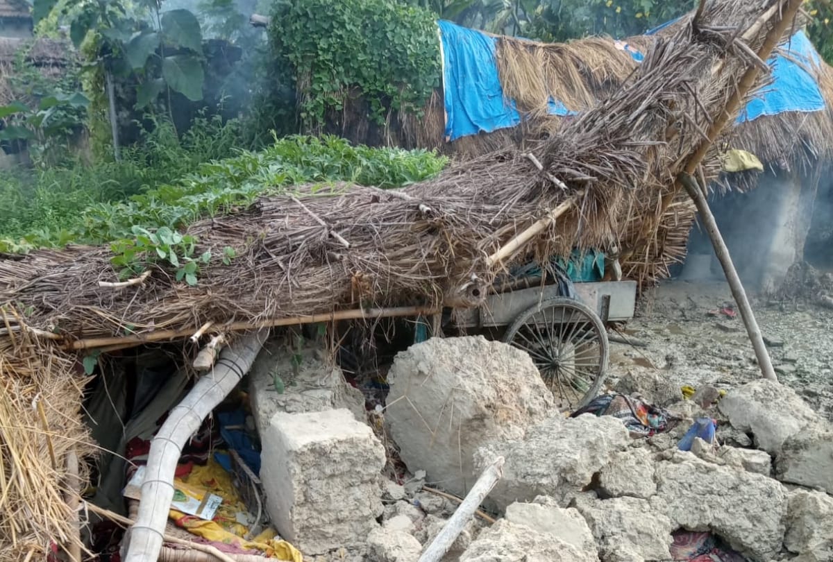 Woman died and daughter injured when a home collapsed in a village in Sultanpur.