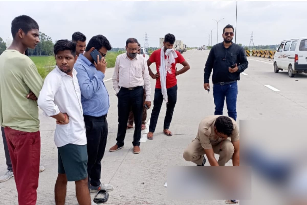 Baghpat accident News: one died in an accident due to tire burst on Eastern Peripheral Way