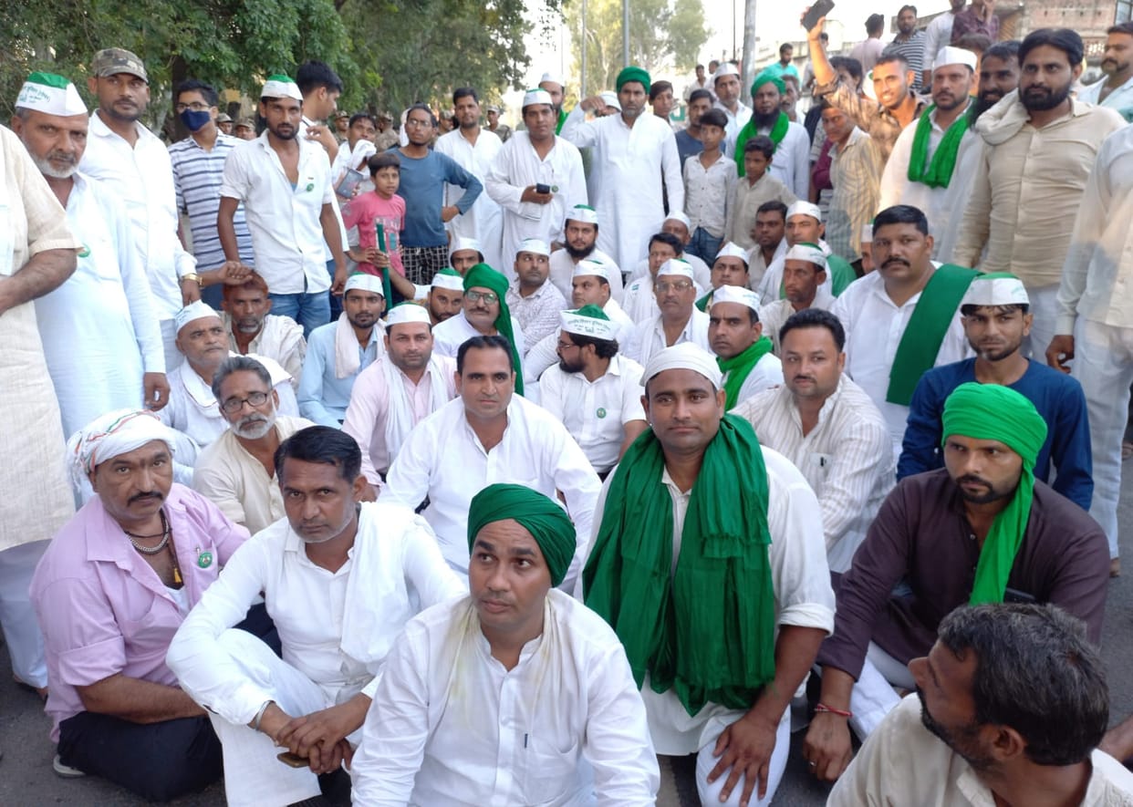 Highway jam in protest against the harassment of farmers