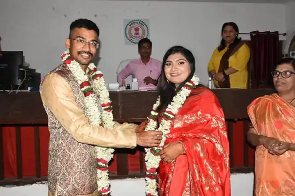 Ips namrata jain married to ips ashok kumar in the court of mahasamund
