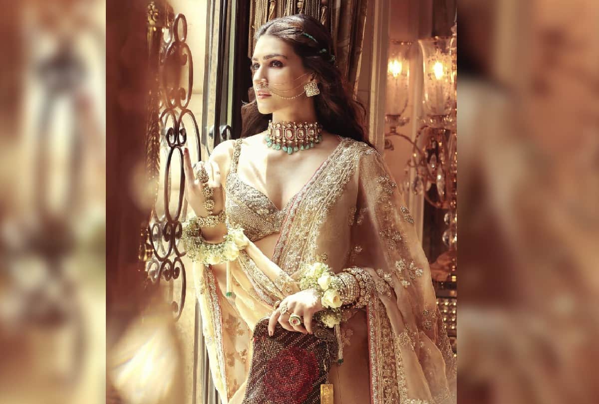 Kriti Sanon Traditional look in Bridal Golden Lehenga