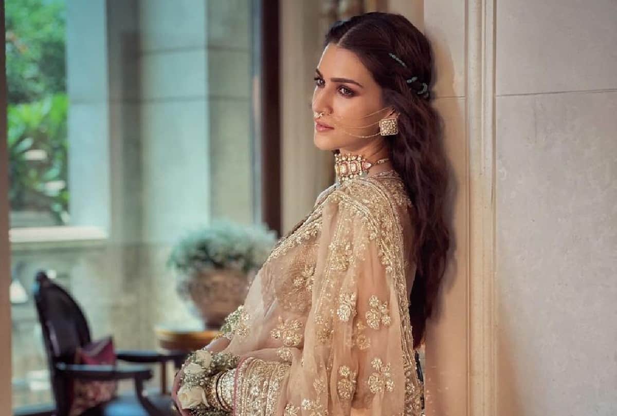 Kriti Sanon Traditional look in Bridal Golden Lehenga