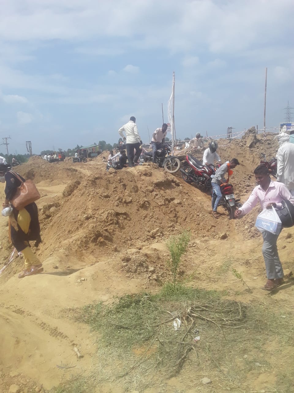 Highway closed by pouring soil, people upset