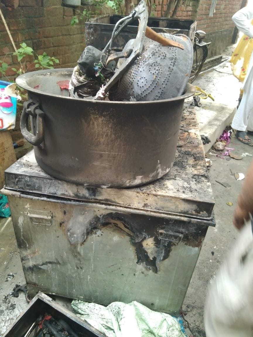 Goods worth lakhs ashes due to fire in the house