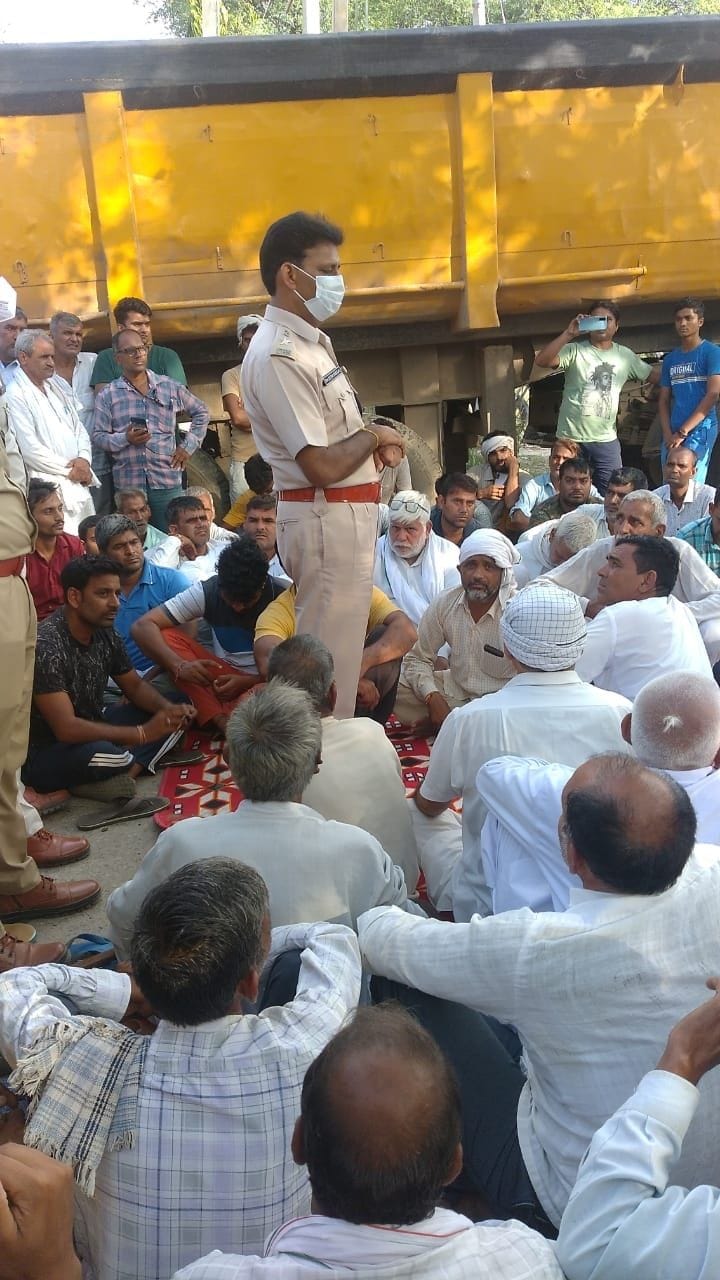 Death of a woman and a person from Goria: Villagers jammed for five and a half hours