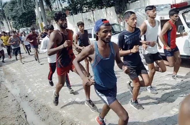 shahrukh and avantika won firsht prize in half marathon