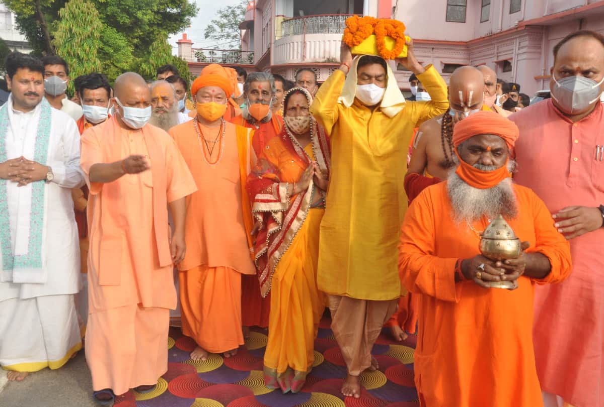 Swami Vasudevacharya said Yogi fulfilling resolutions of Brahmalin Mahant Digvijay Nath and Mahant Avedyanath