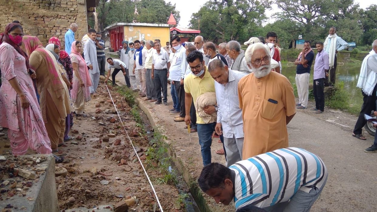 Naib Tehsildar stopped construction in Nangal Jarilan