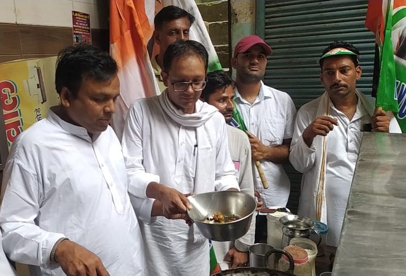 Congress workers sought employment by running a handcart