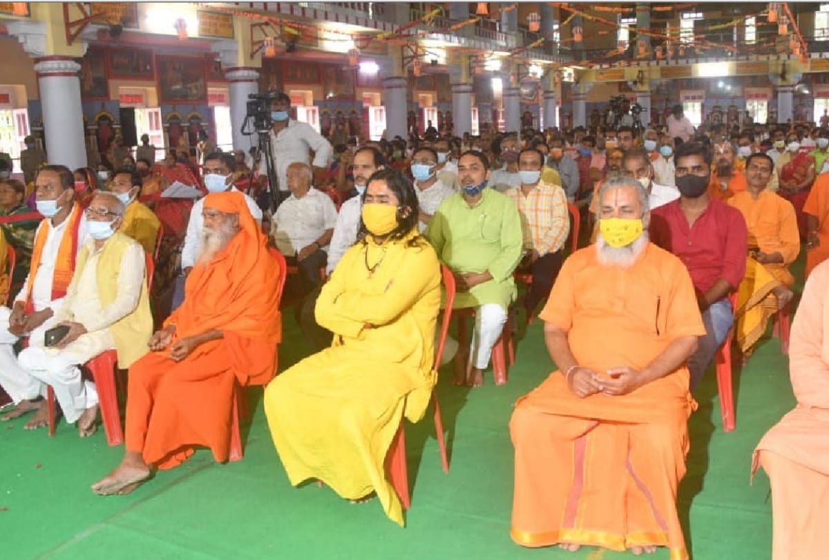 Swami Vasudevacharya said Yogi fulfilling resolutions of Brahmalin Mahant Digvijay Nath and Mahant Avedyanath