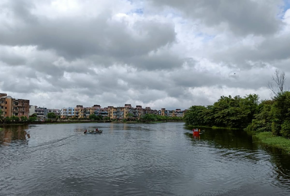 GDA decided to get it cleaned daily for get rid of water hyacinth growing in Ramgarhtal