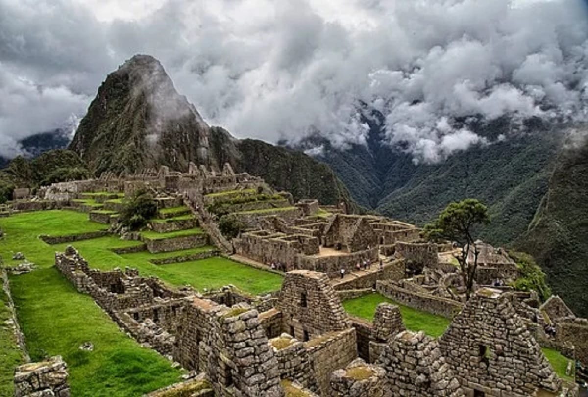 Inca lost city Machu Picchu best and beautiful tourist place in the world
