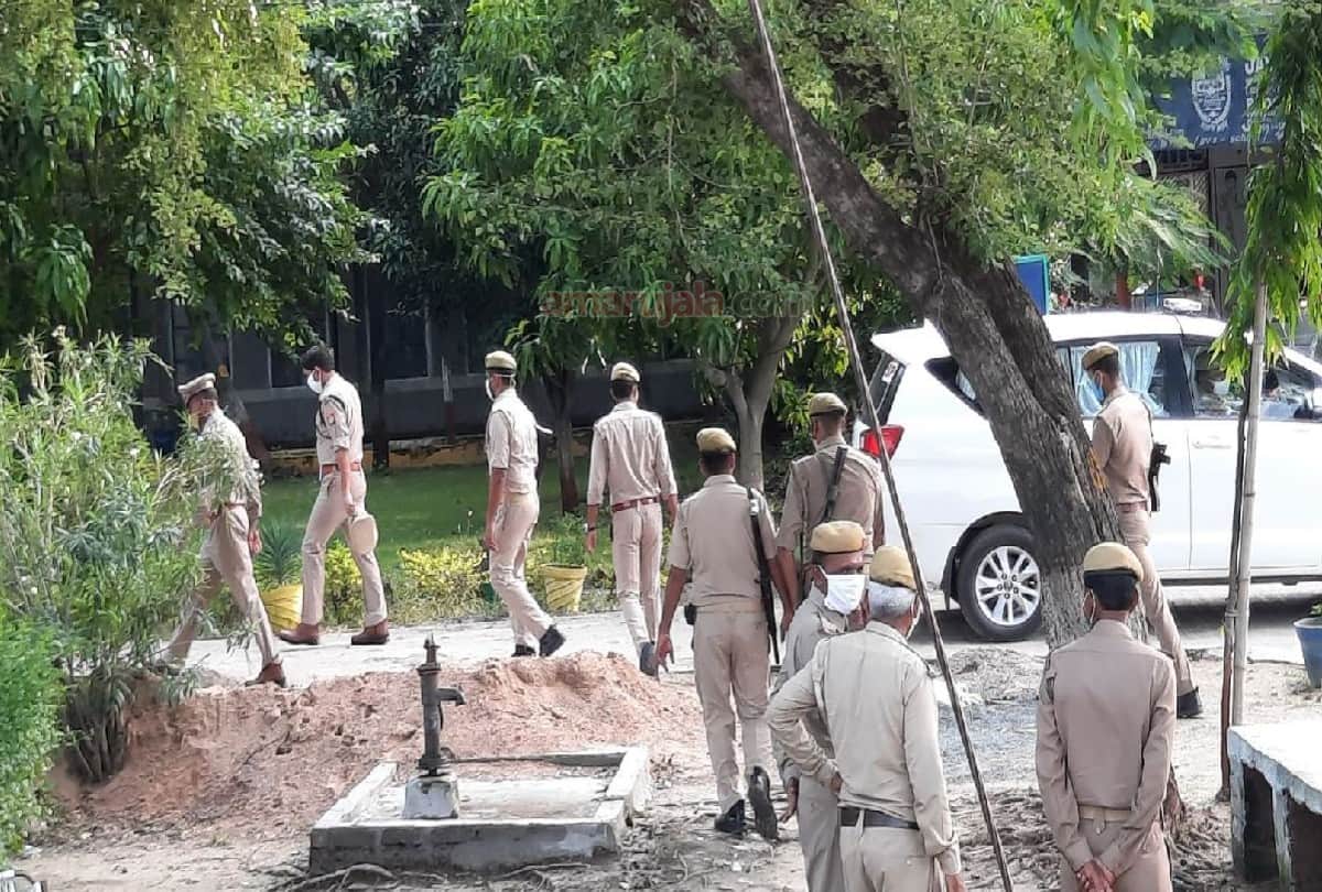 Mainpuri Jawahar Navodaya Vidyalaya Girl Student Murder Case News: Forensic Expert Team Took Samples From Girl Bed And Luggage In Jawahar Javodaya Vidyalaya