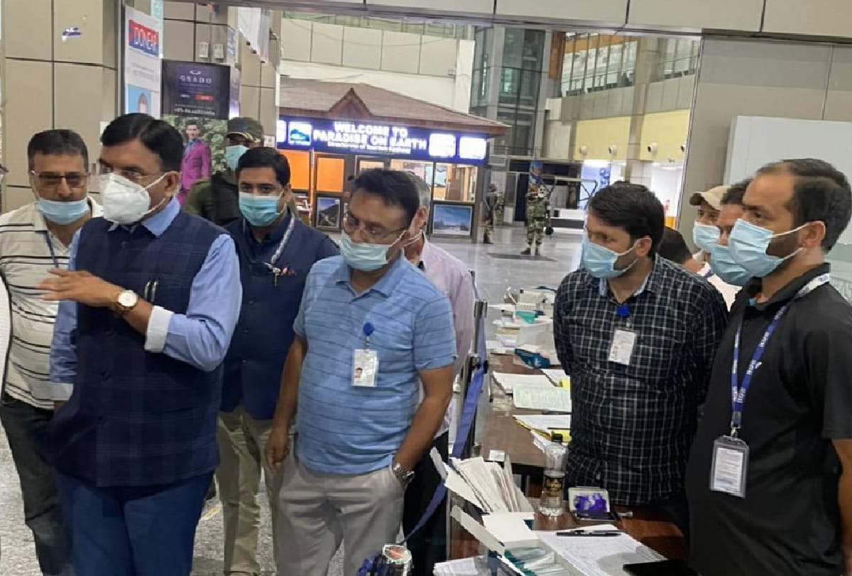Union Health Minister Mansukh Mandaviya inspected the COVID 19 testing arrangements at Srinagar airport