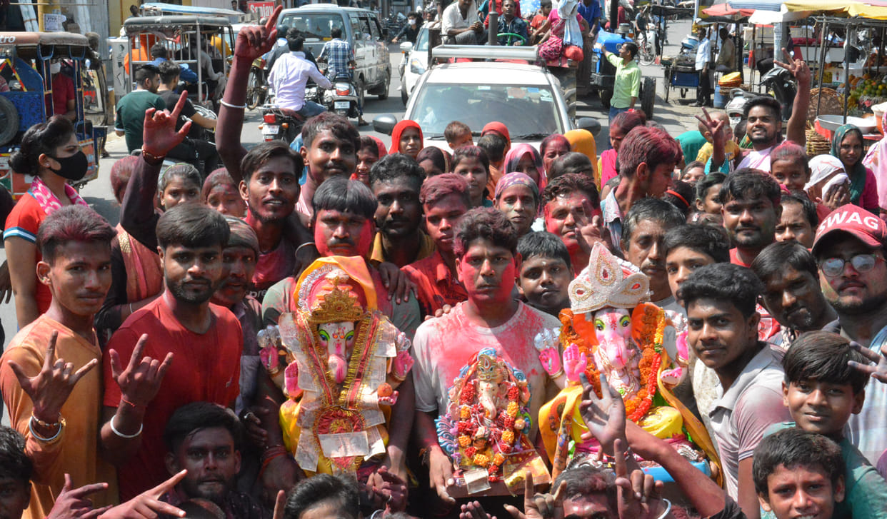 immersion of ganesh idol in ganga