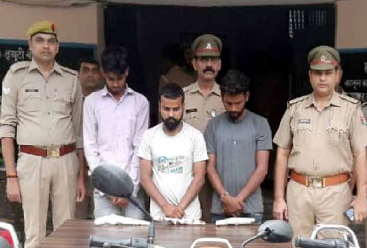 Police arrested three vehicle thieves in encounter in kasganj