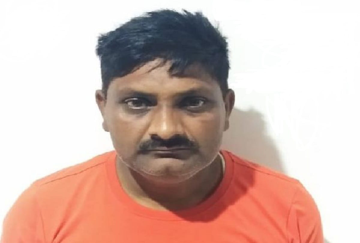 The clerk of the Examination Regulatory Authority office, helpful for the fraud gang, arrested, STF Lucknow caught from the roadways bus stand