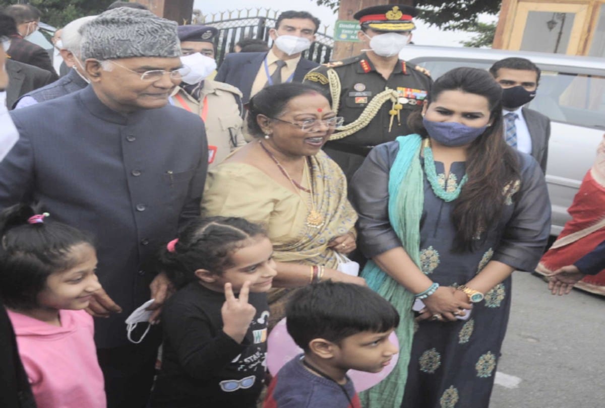 President ramnath Kovind visited Jakhu Hanuman temple shimla, enjoys popcorn on the ridge