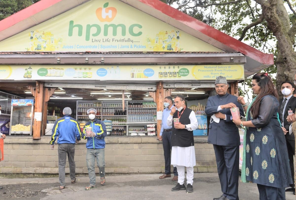 President ramnath Kovind visited Jakhu Hanuman temple shimla, enjoys popcorn on the ridge